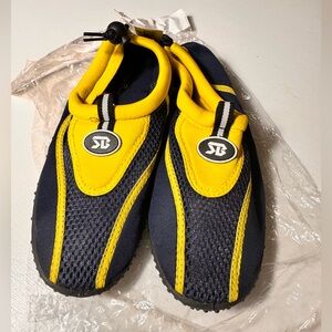 Star Bay Water Slip On Water Shoes Beach Pool Shoes Black & Yellow Adult Size 2